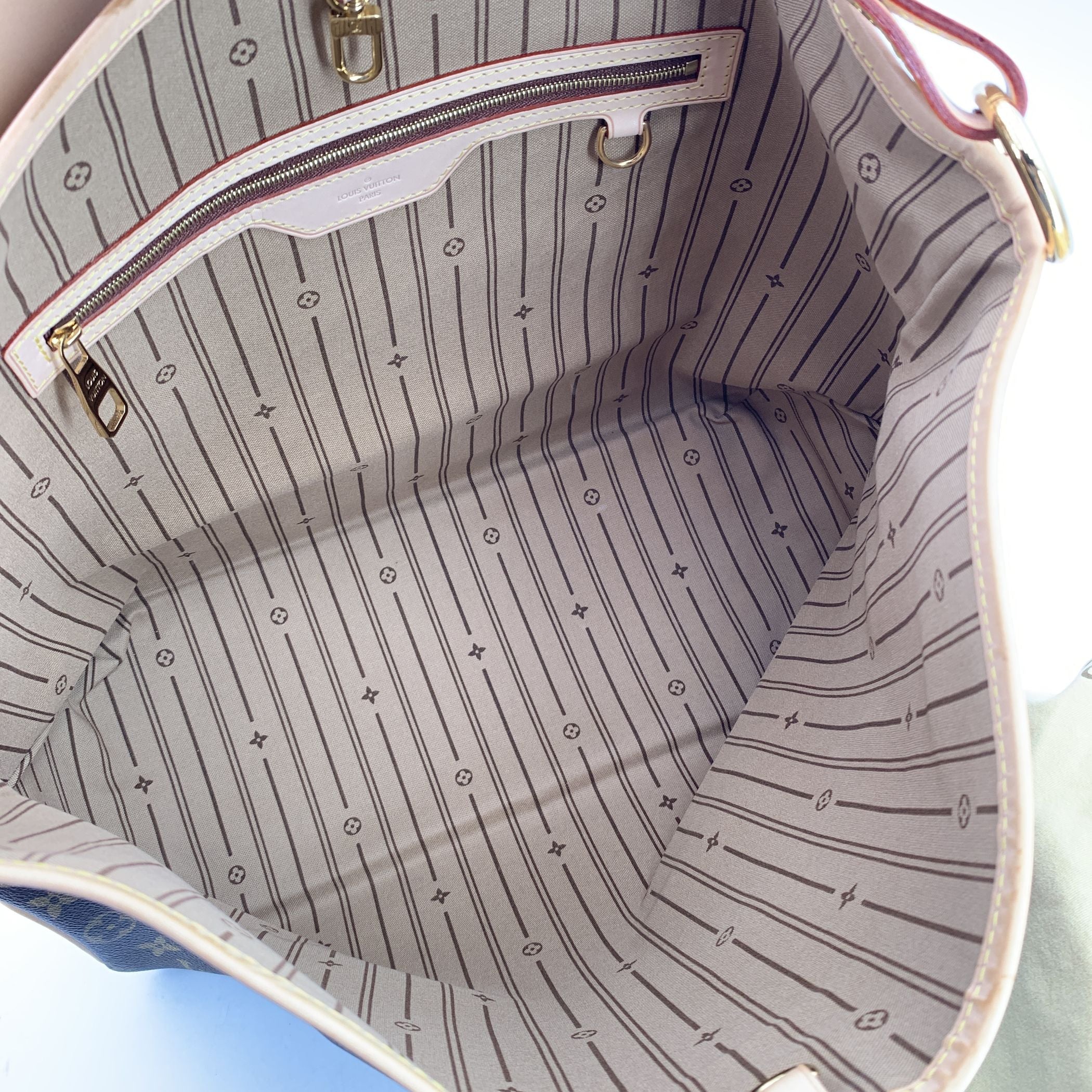LOUIS VUITTON Totes Delightful