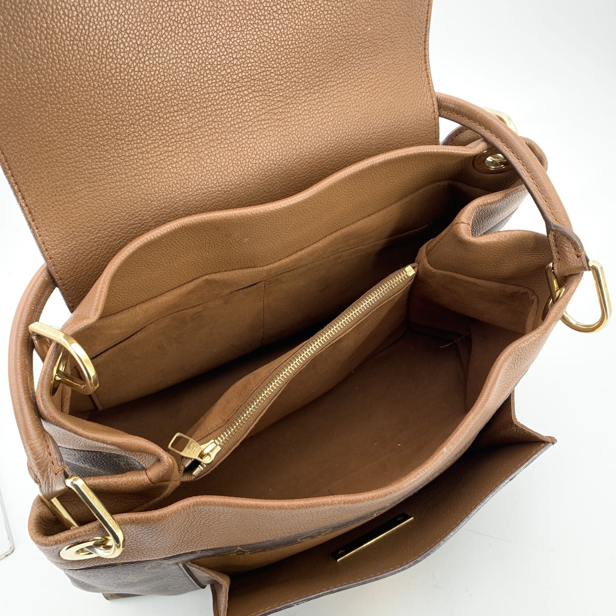 LOUIS VUITTON Totes Olympe