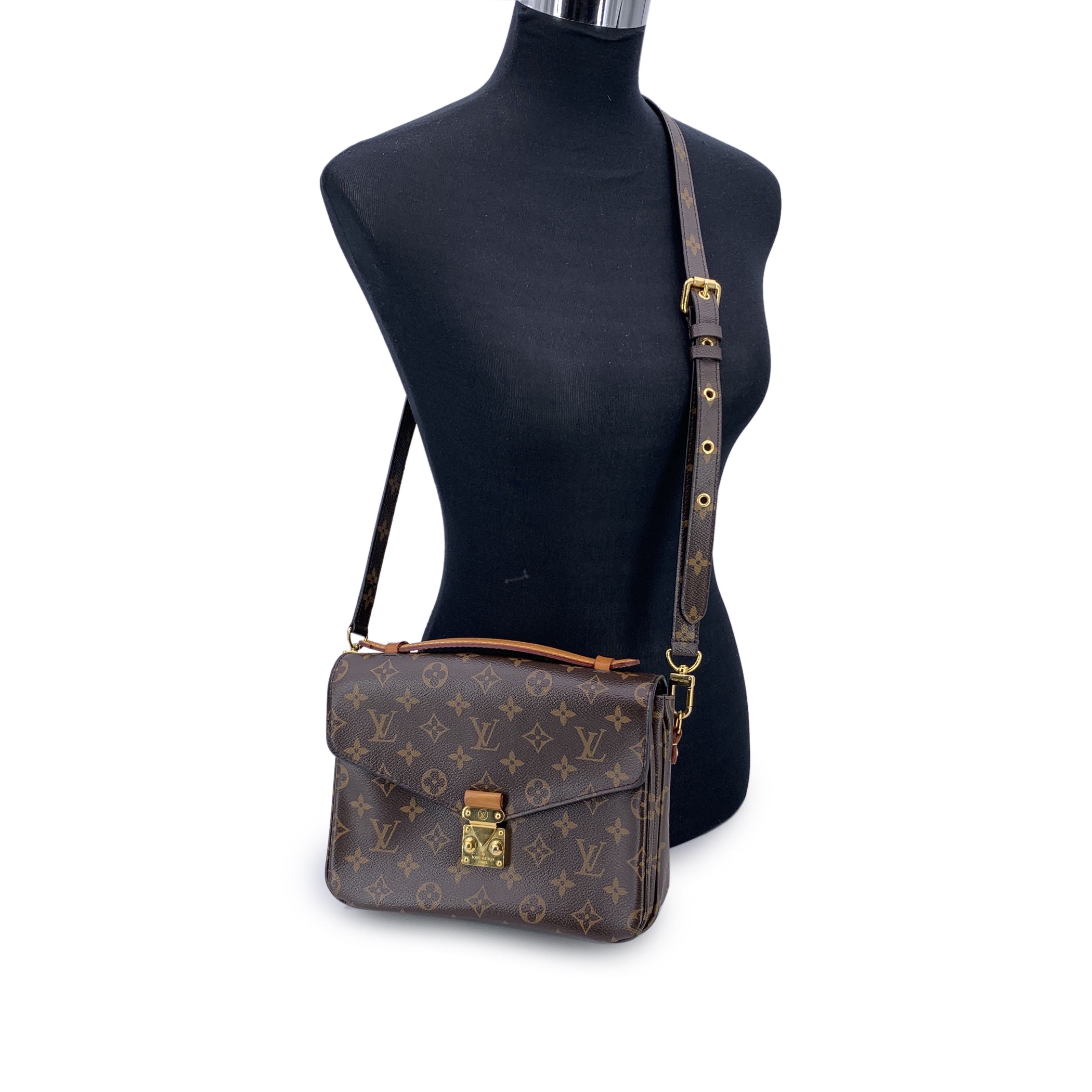 LOUIS VUITTON Crossbody Bags Metis