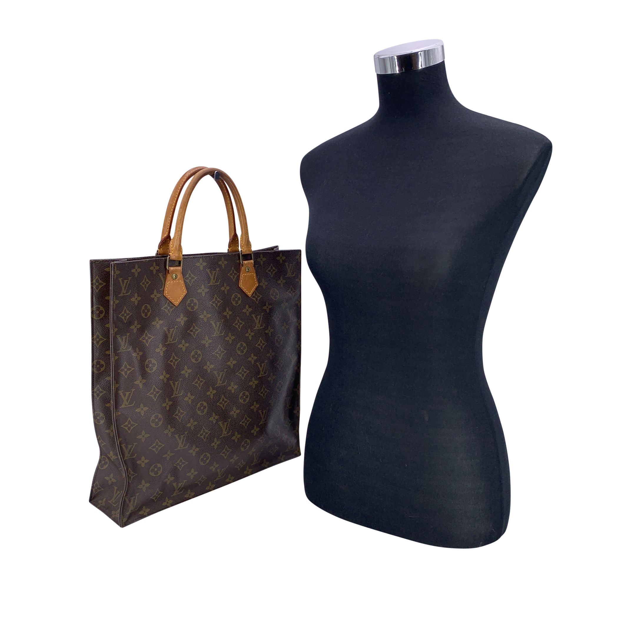 LOUIS VUITTON Totes Plat
