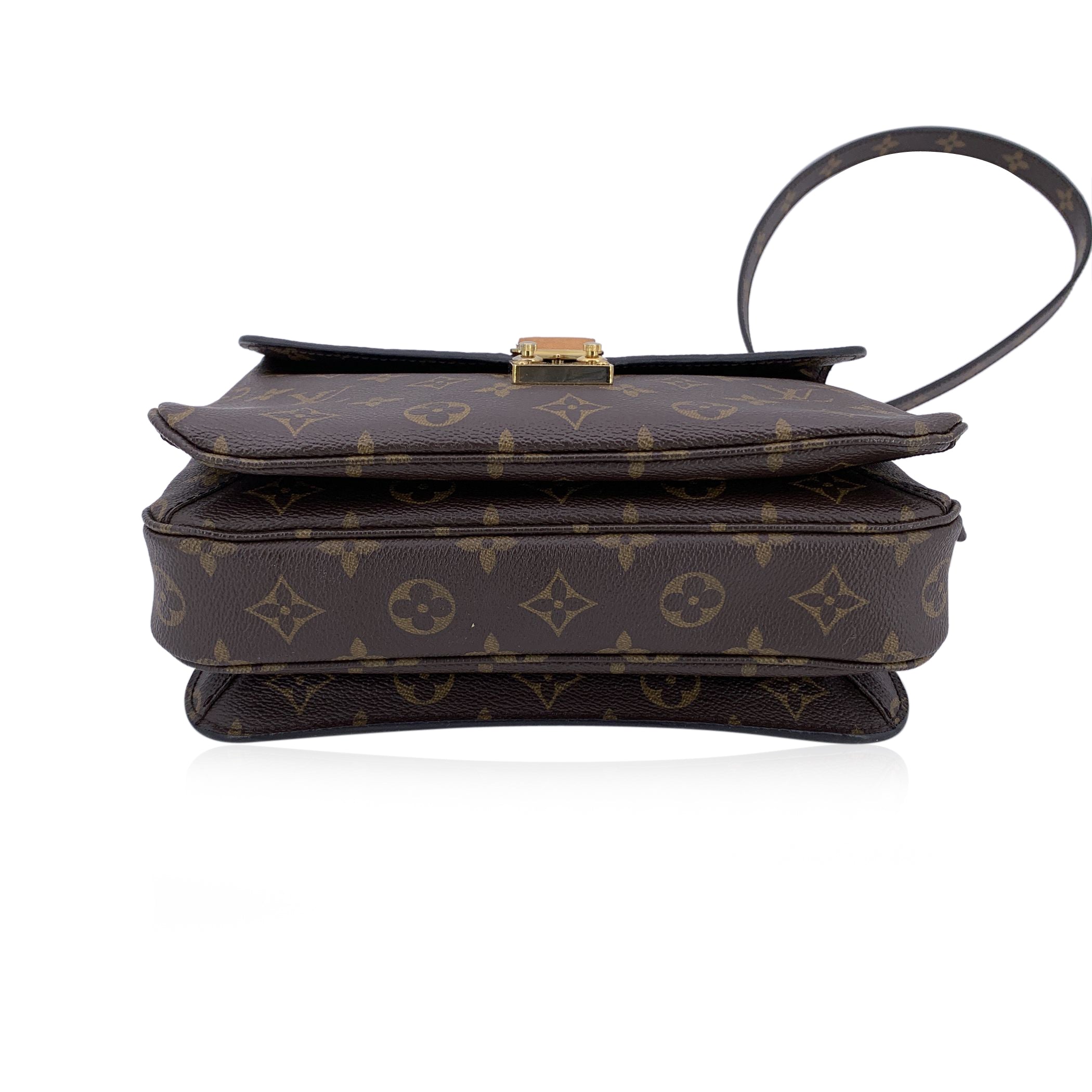 LOUIS VUITTON Crossbody Bags Metis
