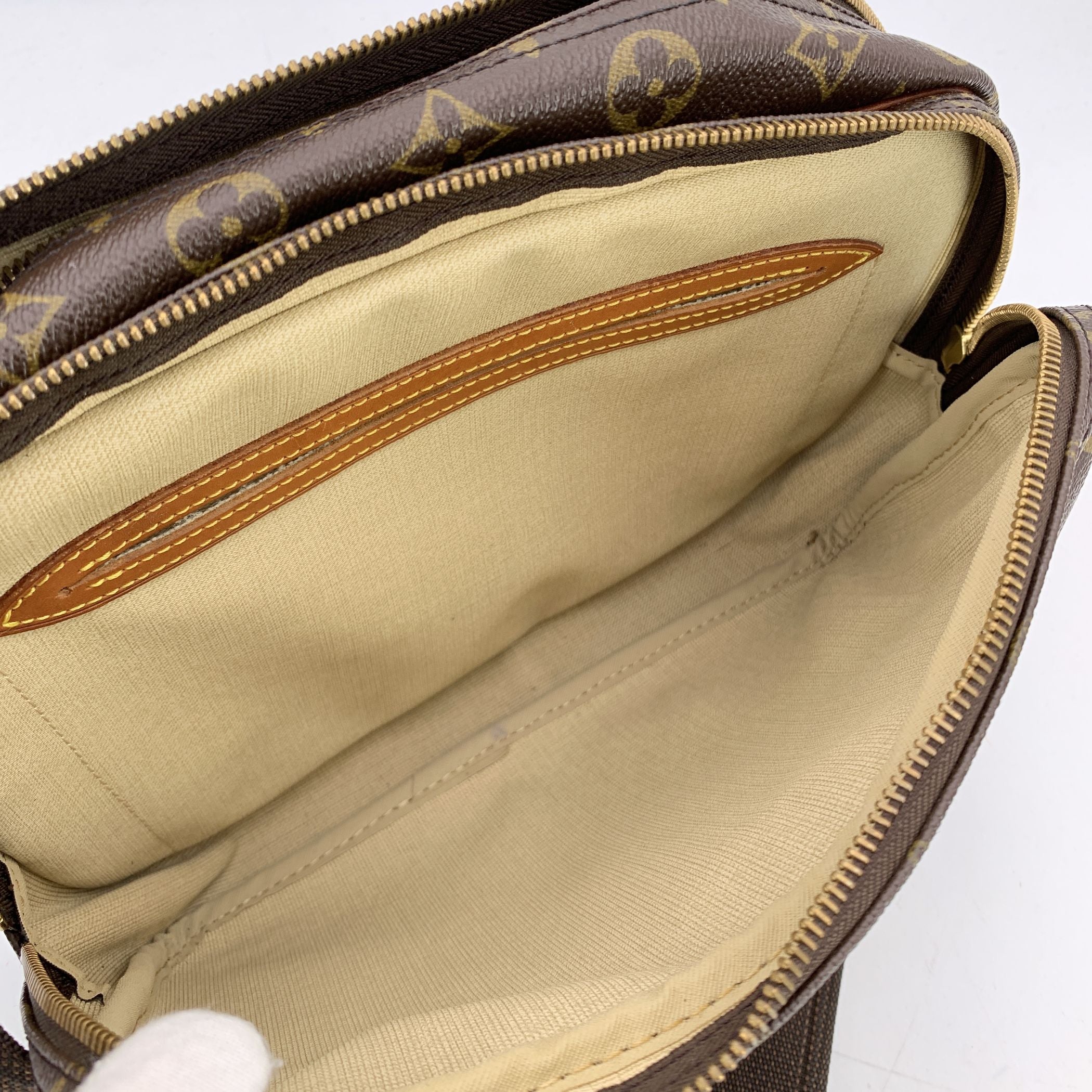 LOUIS VUITTON Crossbody Bags Reporter