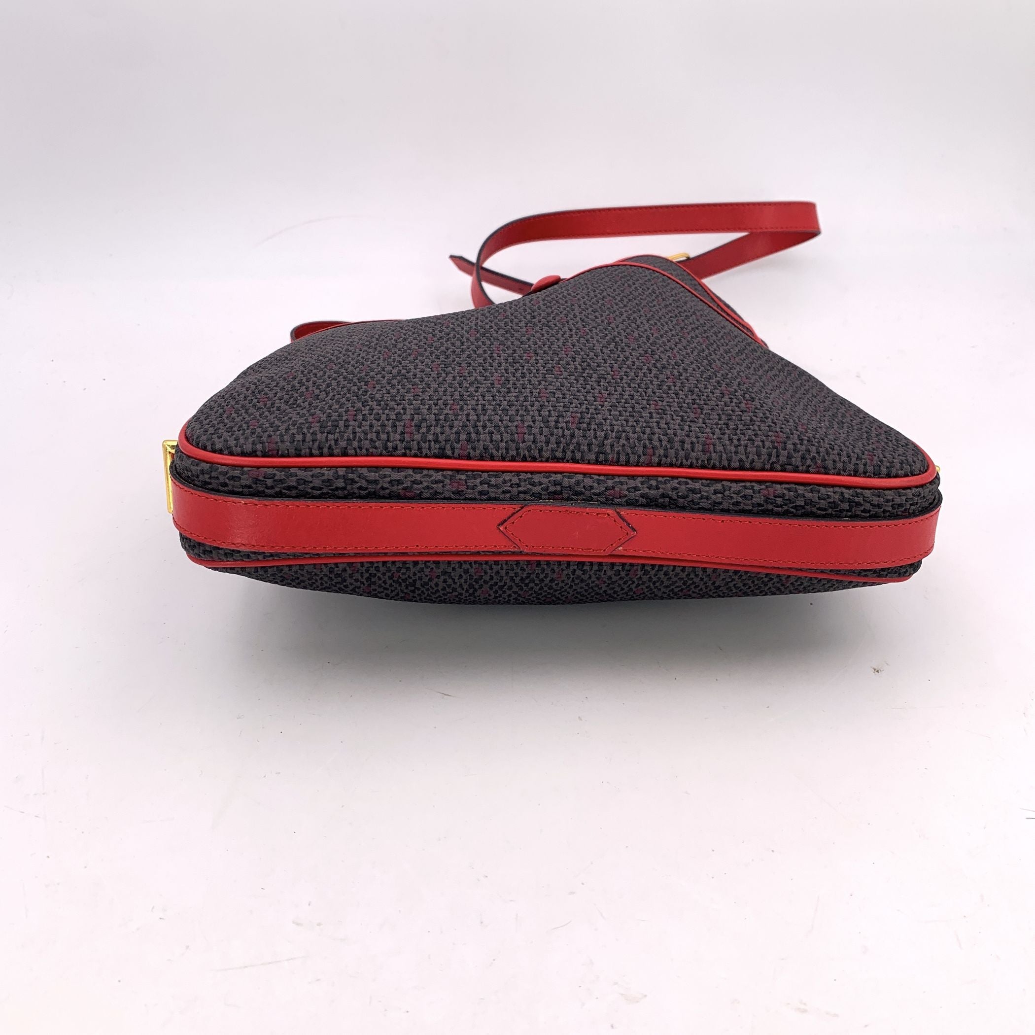 YVES SAINT LAURENT Shoulder Bags