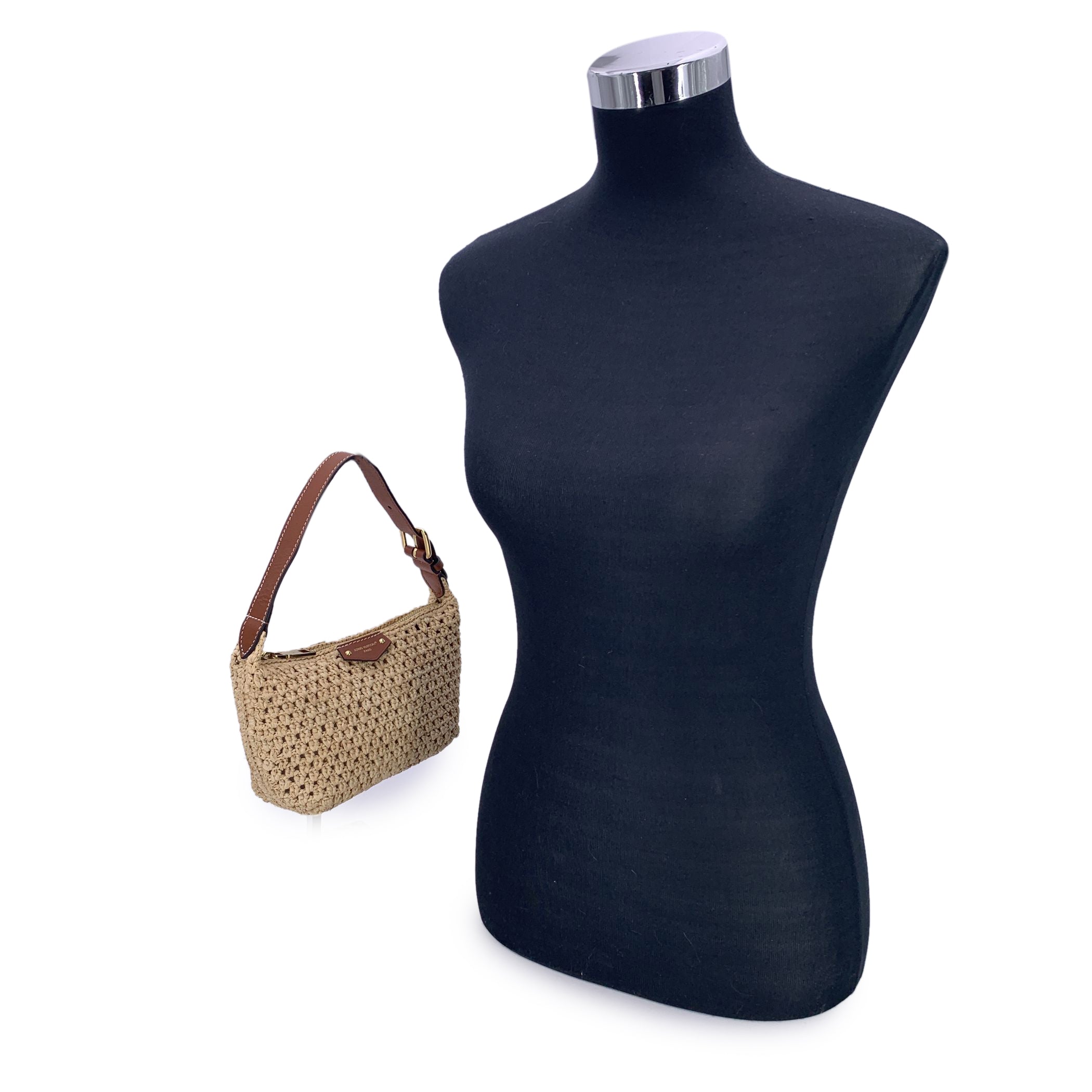 LOUIS VUITTON Shoulder Bags