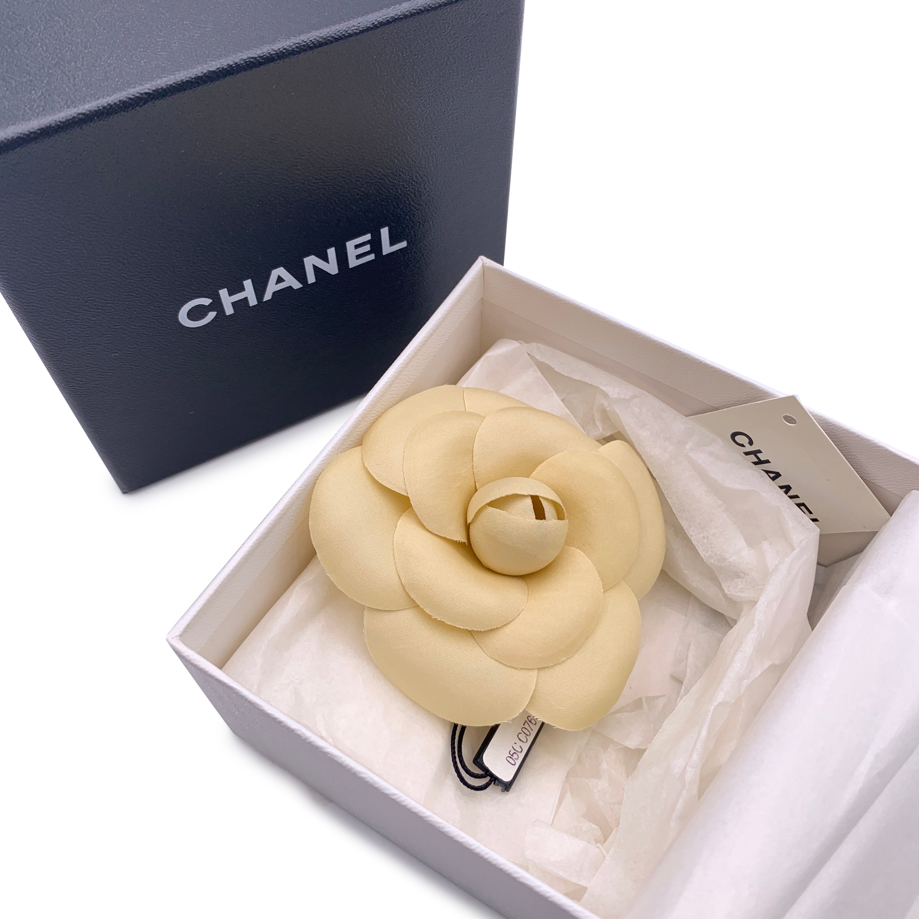 CHANEL Brooches -